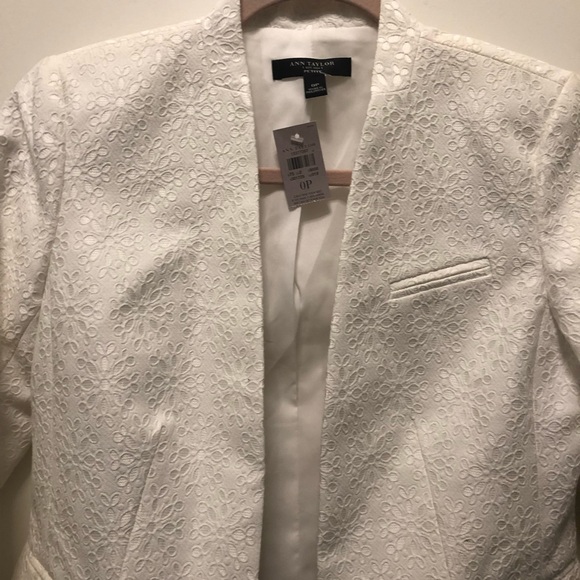 Ann Taylor Lace Eyelet Cream Light Blazer 0P - Picture 3 of 7